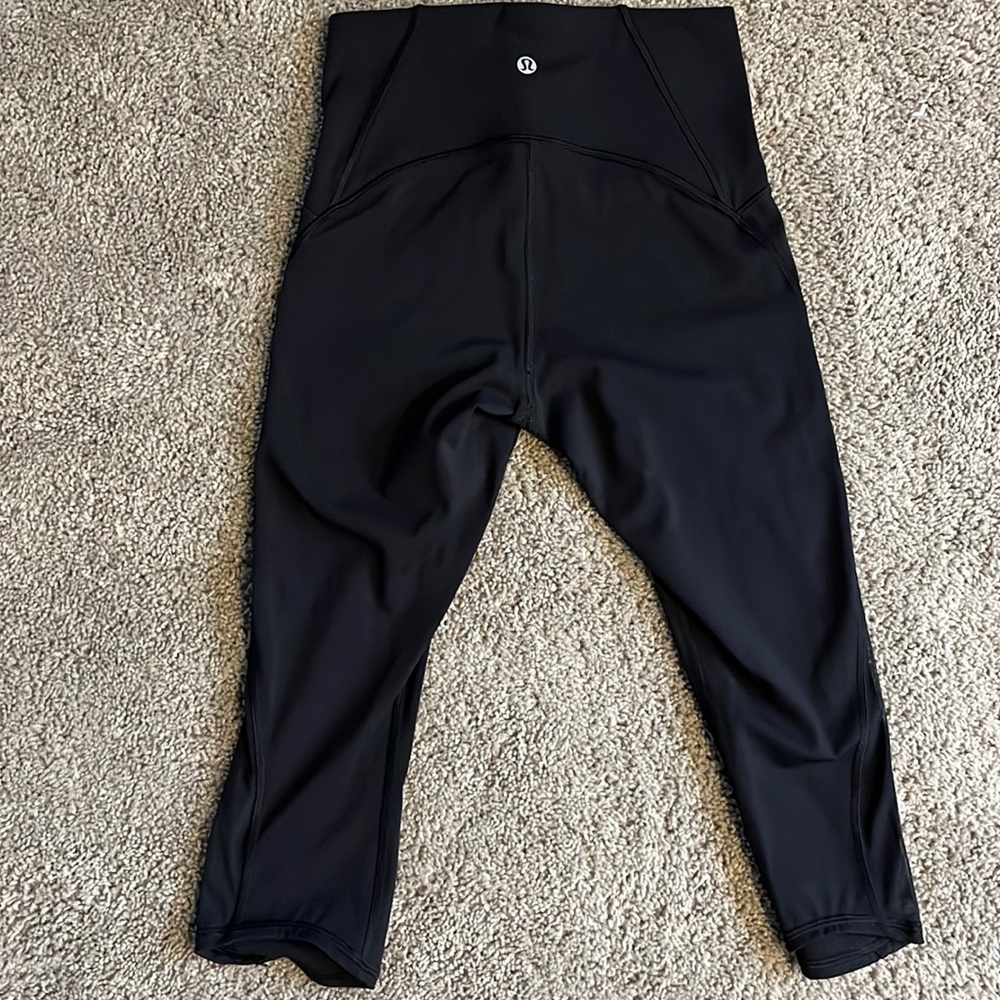 Black Lululemon capris size 4